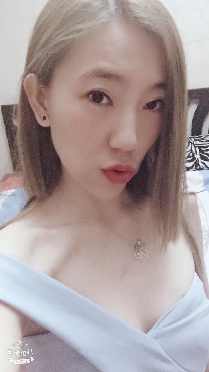 很健谈的小姐姐